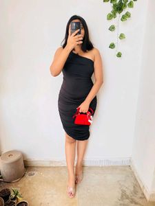 NEWME Chic Ruched One-Shoulder Dress