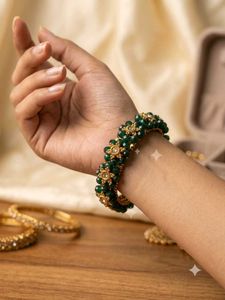 Elegant Green Beaded Bracelet