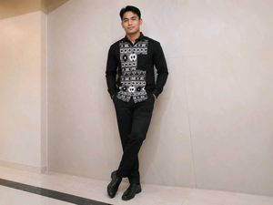 Men's Black Patterned Button-Up Shirt