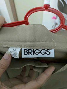 Beige Pleated Trousers - Classic Style