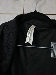 Elegant Black Lace Trim Robe