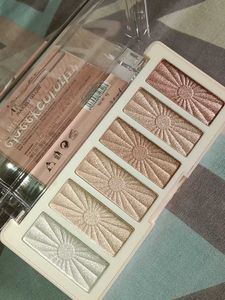 Perfectt 24 Highlighter Palette Glow