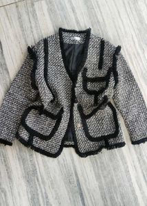 Chic Textured Tweed Jacket with Fringe