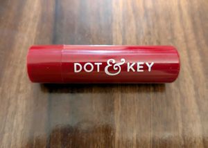 DOT &amp; KEY Lip Balm - cherry crimson with SPF 50+