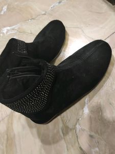 Black Gumboots For Girls In Good Condition