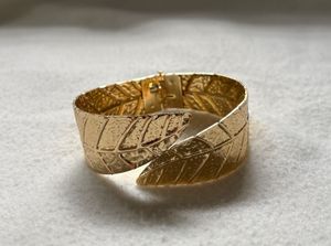 Elegant Leaf bracelet/leaf design bangle bracelet