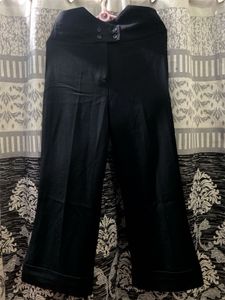 Chic Wide-Leg Black Trousers