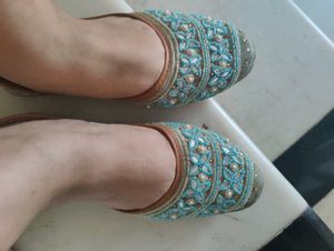 Embellished Juttis/Flats