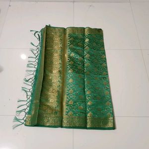 Exquisite Emerald Green Silk duppata with Gold Zar