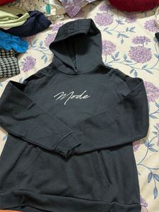 Stylish Black "Mode" Hoodie