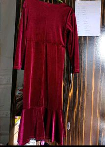 Elegant Maroon Velvet Midi Dress