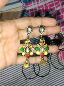 set of 4 earings only in 88
