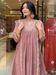 Mauve Embroidered Mul Chanderi Suit Set