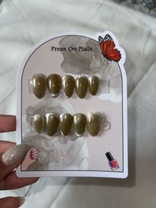 Sparkling Gold Press-On Nails