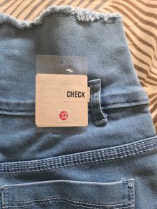 High Waisted Frayed Hem Jeans