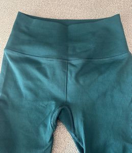 Alo Ribbed High-Waist Leggings
