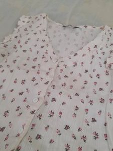 PRETTY FLORAL TOP🌸🩷