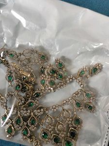 Exquisite Emerald &amp; Diamond Necklace Set