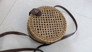 Diwaah Sling Bag