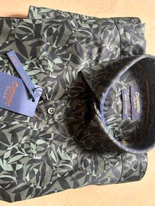 Men's Printed Button-Down Shirt