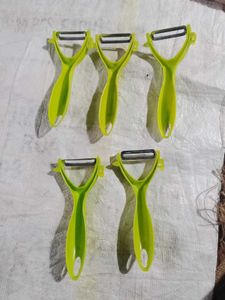 Set of 5 Y-Peelers for Kitchen Use