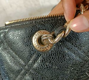 AUTHENTIC METROCITY BAG Chic Black Quilted Handbag