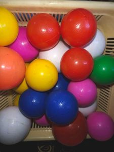 Colorful Plastic Play Balls p approx 60  to 70