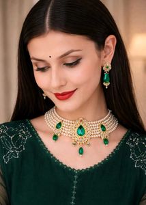 Exquisite Pearl & Emerald Choker Necklace
