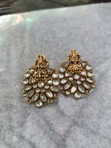 devi stud