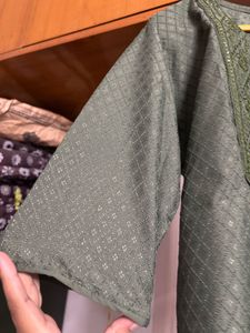 🆕 Elegant Green Embellished Kurta