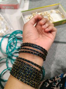 Elegant Dark Blue Glass Rain Drop Bangles Set
