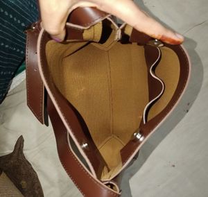 Minimalist Brown Shoulder Bag for college
