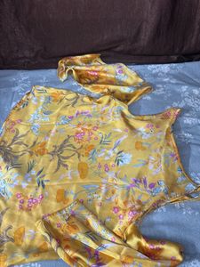 xs size Chic Yellow Floral Cold Shoulder Top