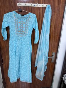 a 3 piece set including kurta,pants,chuni