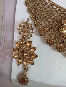 necklace, earing and 1 mang tika