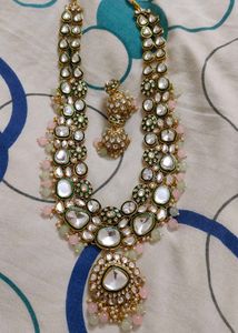 Exquisite Kundan Necklace Set with Earrings