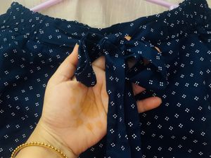 Never Used - Short For Women With Pockets On Both Sides And an Adjustable Knot
