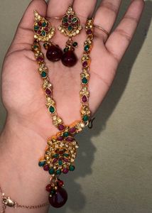 Elegant Kundan Necklace and Earring Set