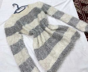 🎁Pinterest White Furr Sweater C