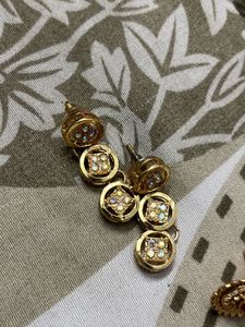 comb of 4 earrings