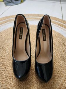 Size 37 Brand New Pumps Heels 4.5inches