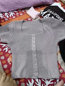 Cute Button-Up Knit Top ( i m sending freebies als
