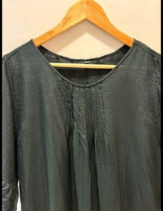 Chic Black Pleated Top