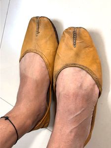 Traditional Yellow Leather Juttis