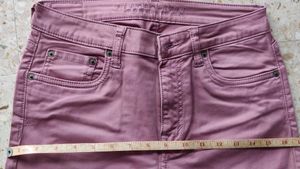 Cotton pant with slit at knee.