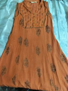 Floral Printed Sleeveless Kurta
