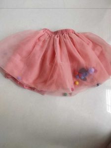Net pink skirt with pumpum and flower