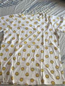 smiley face t-shirt🙂🤍
