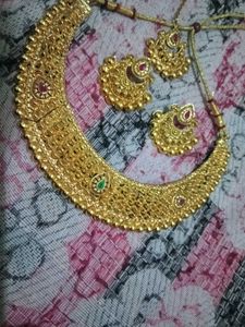 Gold Necklace and Earrings Set with mangatika