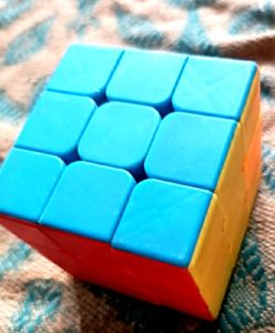 "🧩 Cubes 3x3 High-Speed Stickerless Magic Puzzle Cube Game Toy 🪄"